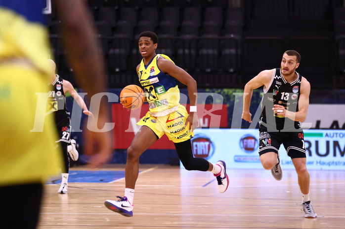 23.04.2024, Graz, Raiffeisen Sportpark Graz, Basketball Superliga 2023/24, Playoffs, Viertelfinale, Spiel 2, UBSC Raiffeisen Graz - Raiffeisen Flyers Wels 