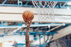 Basketball, Basketball Superliga 2023/24 , VF 2, Oberwart Gunners, Gmunden Swans, Derrek Brooks (11), Daniel Friedrich (6)