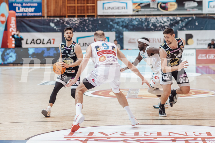 Basketball, Basketball Superliga 2023/24 , VF 2, Oberwart Gunners, Gmunden Swans, Daniel Friedrich (6), Edi Patekar (9), Munis Tutu (10), Toni Blazan (10)