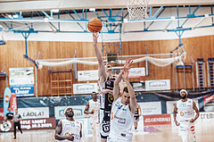 Basketball, Basketball Superliga 2023/24 , VF 2, Oberwart Gunners, Gmunden Swans, Munis Tutu (10), Benedikt Guettl (7), Jonathan Knessl (12)