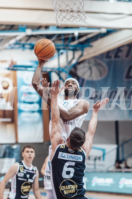 Basketball, Basketball Superliga 2023/24 , VF 2, Oberwart Gunners, Gmunden Swans, Derrek Brooks (11), Daniel Friedrich (6)