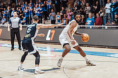 Basketball, Basketball Superliga 2023/24 , VF 2, Oberwart Gunners, Gmunden Swans, Daniel Friedrich (6), Kris Monroe (13)
