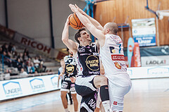 Basketball, Basketball Superliga 2023/24 , VF 2, Oberwart Gunners, Gmunden Swans, Benedikt Guettl (7), Sebastian Kaeferle (7)