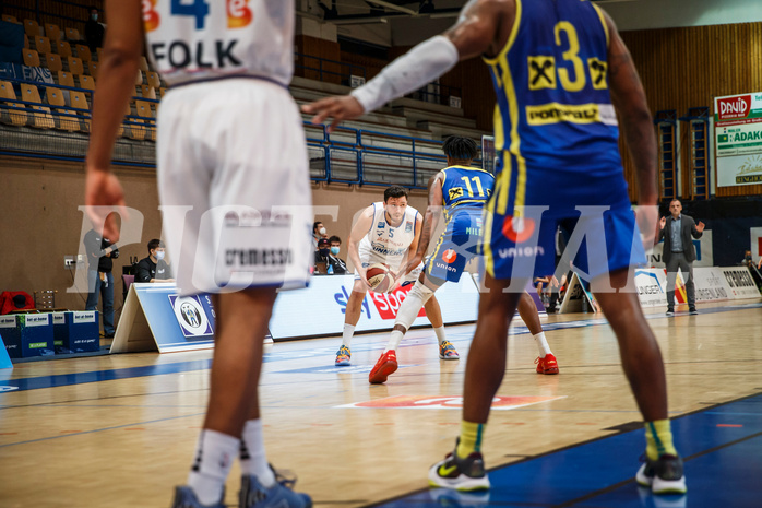 Basketball, bet-at-home Basketball Superliga 2020/21, Grunddurchgang, 12. Runde, Oberwart Gunners, UBSC Graz, Ignas Fiodorovas (5)