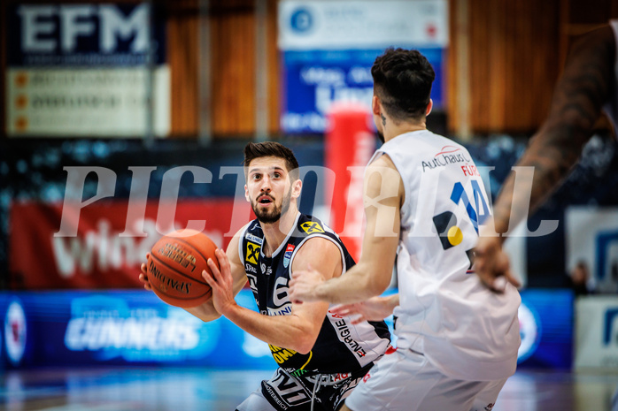 Basketball, Basketball Austria Cup 2022/23, Halbfinale 1, Oberwart Gunners, Gmunden Swans, Daniel Friedrich (6)