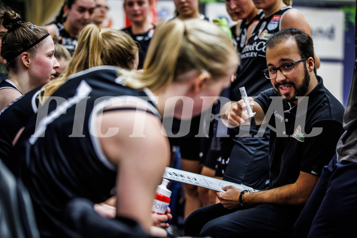 Basketball, Win2Day Basketball Damen Superliga 2023/24, Grunddurchgang 2.Runde, SKN St.Pölten, Basket Flames, Hirbod Mahdavi (Head Coach)