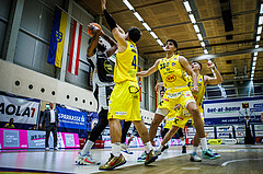 Basketball, Win2Day Superliga 2023/24, Grunddurchgang 4.Runde, SKN St. Pölten, Gmunden Swans, Trey Alex Moses (24), Felix Angerbauer (4)