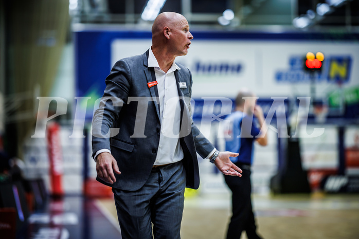 Basketball, Win2Day Superliga 2023/24, Grunddurchgang 4.Runde, SKN St. Pölten, Gmunden Swans, Mike Coffin (Head Coach)