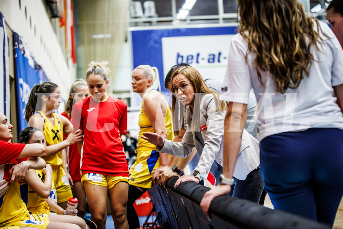 Basketball, Win2Day Basketball Damen Superliga 2023/24, Grunddurchgang 2.Runde, SKN St.Pölten, Basket Flames, Lana Petrovic (Head Coach)
