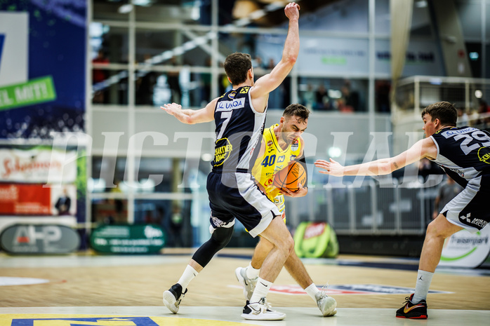 Basketball, Win2Day Superliga 2023/24, Grunddurchgang 4.Runde, SKN St. Pölten, Gmunden Swans, Matej Kavas (40)