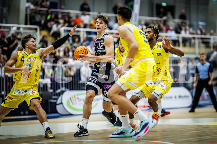 Basketball, Win2Day Superliga 2023/24, Grunddurchgang 4.Runde, SKN St. Pölten, Gmunden Swans, Jakob Lohr (12)