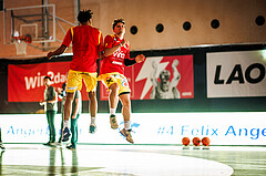 Basketball, Win2Day Superliga 2023/24, Grunddurchgang 4.Runde, SKN St. Pölten, Gmunden Swans, Philip Konate (3), Felix Angerbauer (4)