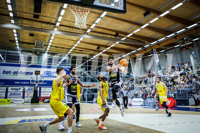 Basketball, Win2Day Superliga 2023/24, Grunddurchgang 4.Runde, SKN St. Pölten, Gmunden Swans, Daniel Friedrich (6)