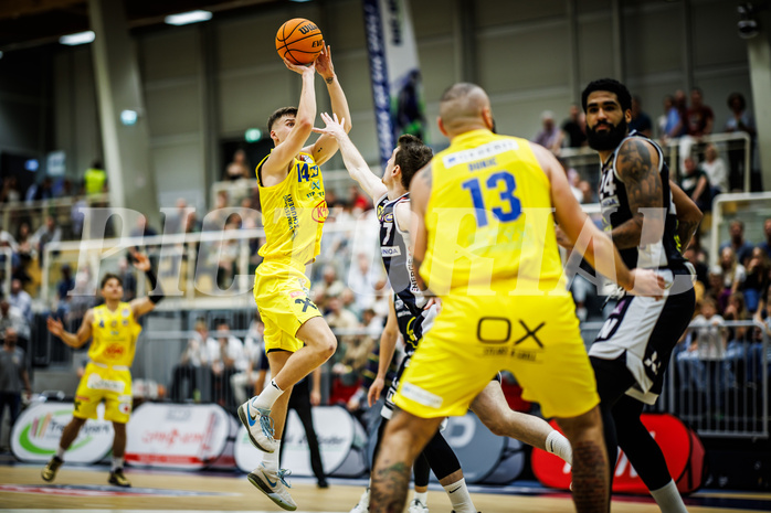 Basketball, Win2Day Superliga 2023/24, Grunddurchgang 4.Runde, SKN St. Pölten, Gmunden Swans, Janis Tomaschek (14)