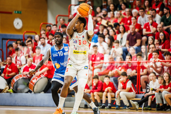 Basketball, win2day Basketball Superliga 2023/24, Halbfinale Spiel 5, Traiskirchen Lions, Oberwart Gunners, Davon Clare (5)