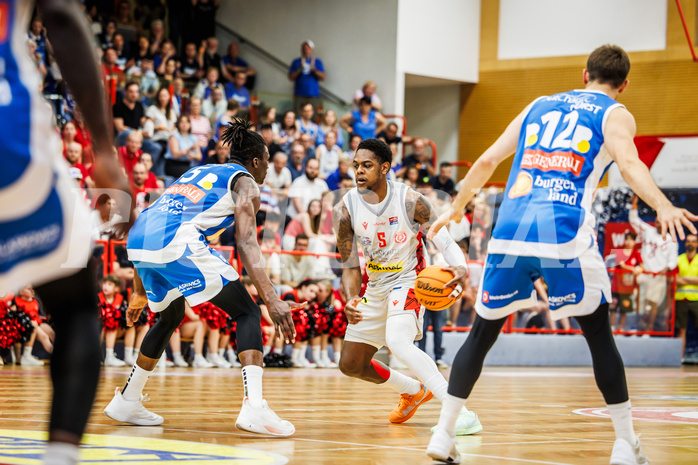 Basketball, win2day Basketball Superliga 2023/24, Halbfinale Spiel 5, Traiskirchen Lions, Oberwart Gunners, Davon Clare (5)