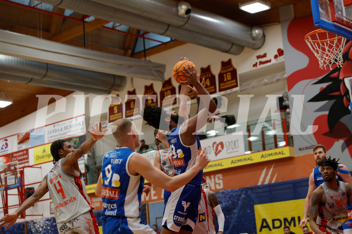 Basketball, win2day Basketball Superliga 2023/24, Halbfinale Spiel 5, Traiskirchen Lions, Oberwart Gunners, Kris Monroe (13)