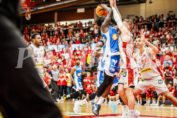Basketball, win2day Basketball Superliga 2023/24, Halbfinale Spiel 5, Traiskirchen Lions, Oberwart Gunners, Munis Tutu (10)