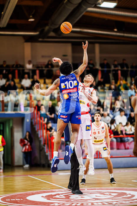 Basketball, Win2Day Superliga 2024/25, 2. Platzierungsrunde, Traiskirchen Lions, Oberwart Gunners, Robert Allen (10), Denis Krestinin (55)