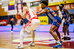 Basketball, Win2Day Superliga 2024/25, 2. Platzierungsrunde, Traiskirchen Lions, Oberwart Gunners, Denis Krestinin (55), Robert Allen (10)