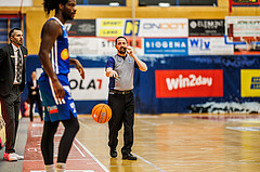 Basketball, Win2Day Superliga 2024/25, 2. Platzierungsrunde, Traiskirchen Lions, Oberwart Gunners, SR Stefan Jäger