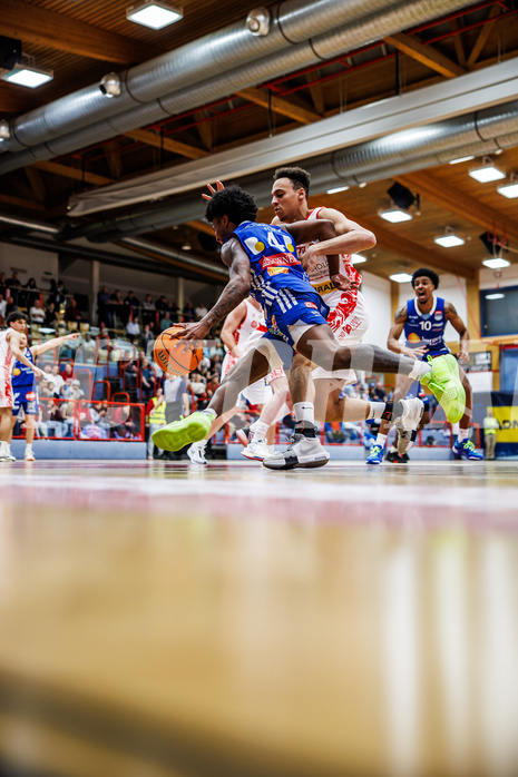 Basketball, Win2Day Superliga 2024/25, 2. Platzierungsrunde, Traiskirchen Lions, Oberwart Gunners, Caleb Fields (4)