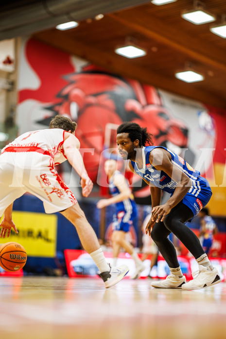 Basketball, Win2Day Superliga 2024/25, 2. Platzierungsrunde, Traiskirchen Lions, Oberwart Gunners, Benedikt Güttl (7), Quincy Diggs (13)