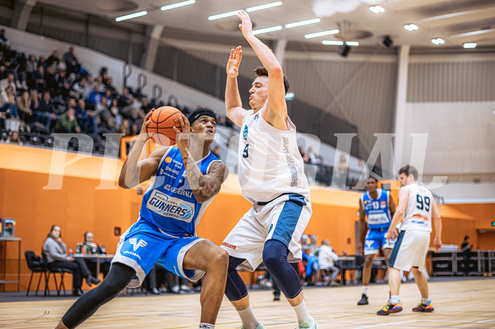Basketball, Win2Day Superliga 2022/23, Grunddurchgang 19.Runde, Vienna Timberwolves, Oberwart Gunners, Rob Howard (5), Philipp D’Angelo (9)