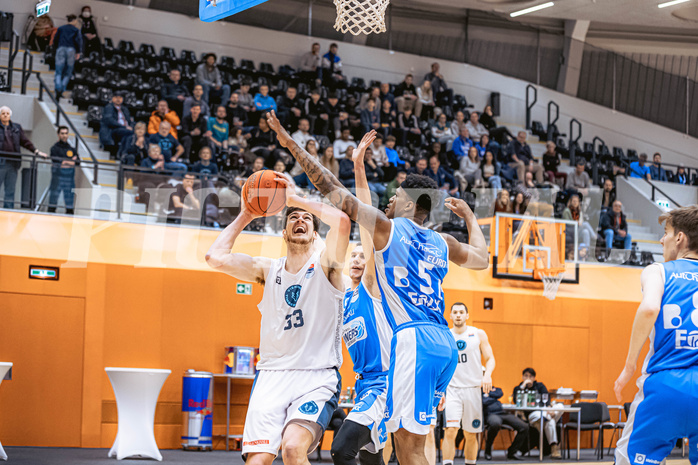 Basketball, Win2Day Superliga 2022/23, Grunddurchgang 19.Runde, Vienna Timberwolves, Oberwart Gunners, Chris Vogt (33), Rob Howard (5)