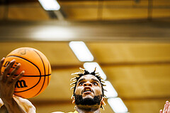 Basketball, Win2Day Superliga 2023/24, Grunddurchgang 6.Runde, SKN St. Pölten, Vienna Timberwolves, Michael Anthony Randolph Jr. (5)