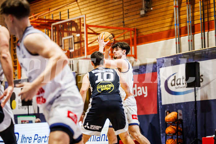 Basketball, win2day Basketball Superliga 2023/224, Grunddurchgang Runde 6, BBC Nord Dragonz, Gmunden Swans, Dogus Demirel (23)