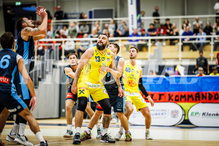 Basketball, Win2Day Superliga 2023/24, Grunddurchgang 6.Runde, SKN St. Pölten, Vienna Timberwolves, Nebosja Dukic (13)