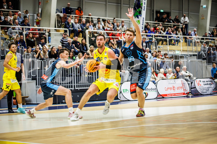 Basketball, Win2Day Superliga 2023/24, Grunddurchgang 6.Runde, SKN St. Pölten, Vienna Timberwolves, Matej Kavas (40)