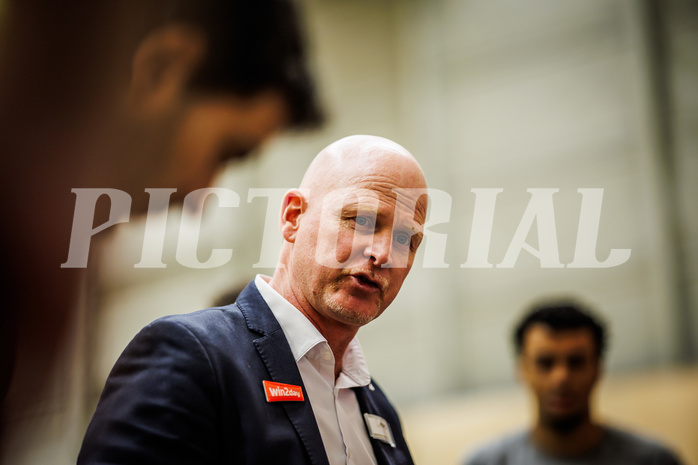 Basketball, Win2Day Superliga 2023/24, Grunddurchgang 6.Runde, SKN St. Pölten, Vienna Timberwolves, Mike Coffin (Head Coach)