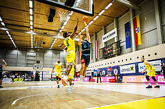 Basketball, Win2Day Superliga 2023/24, Grunddurchgang 6.Runde, SKN St. Pölten, Vienna Timberwolves, Michael Anthony Randolph Jr. (5), Jakob Szkutta (10)