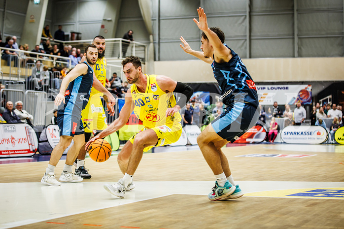 Basketball, Win2Day Superliga 2023/24, Grunddurchgang 6.Runde, SKN St. Pölten, Vienna Timberwolves, Matej Kavas (40)