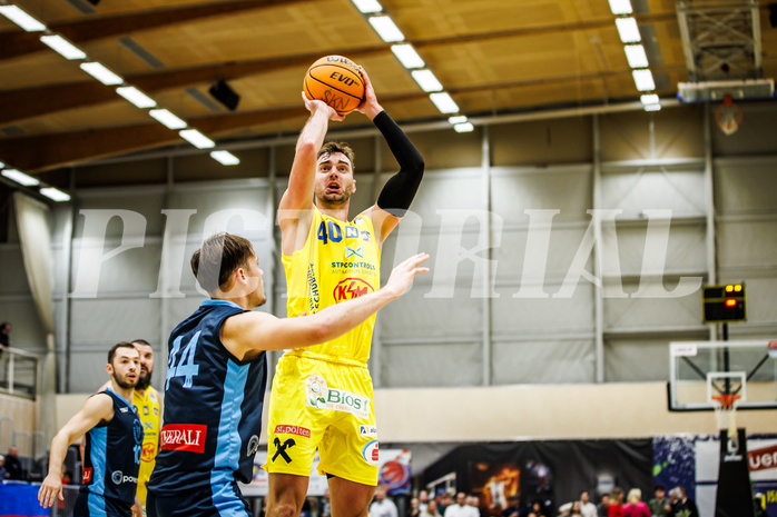 Basketball, Win2Day Superliga 2023/24, Grunddurchgang 6.Runde, SKN St. Pölten, Vienna Timberwolves, Matej Kavas (40)