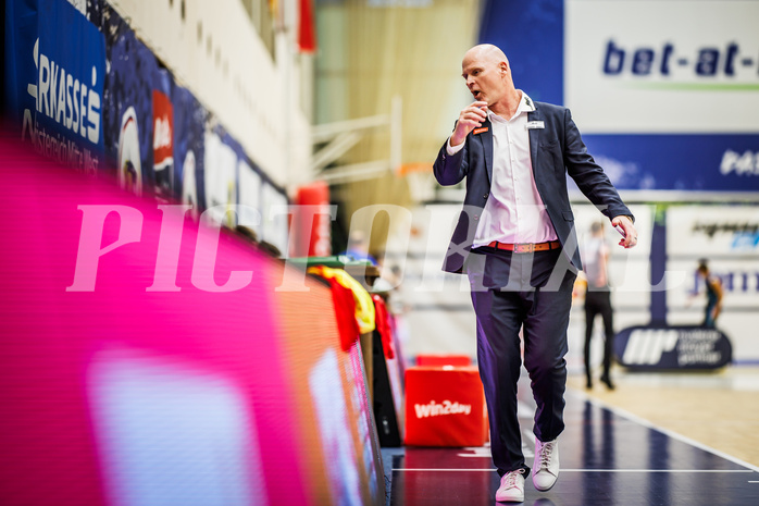 Basketball, Win2Day Superliga 2023/24, Grunddurchgang 6.Runde, SKN St. Pölten, Vienna Timberwolves, Mike Coffin (Head Coach)