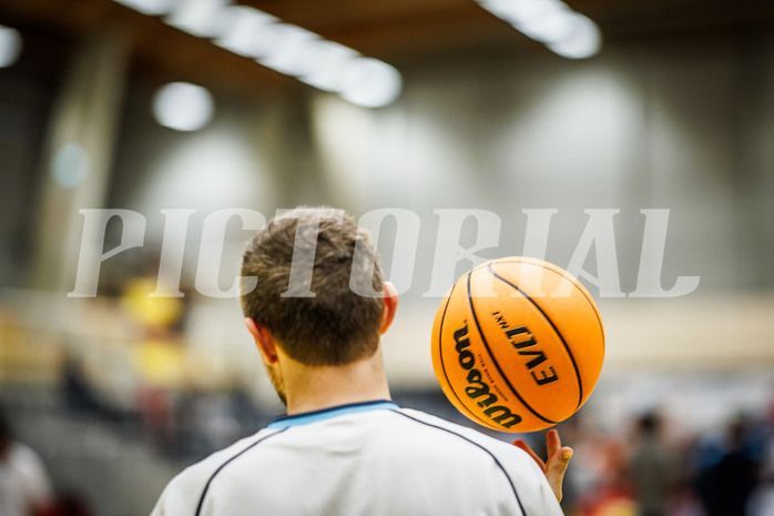 Basketball, Win2Day Superliga 2023/24, Grunddurchgang 6.Runde, SKN St. Pölten, Vienna Timberwolves, ball, feature