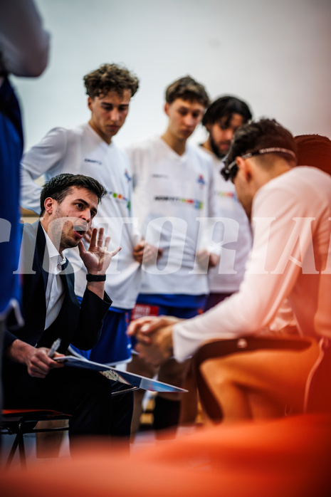 Basketball, Basketball Zweite Liga 2024/25, Viertelfinale Spiel 2, UDW Alligators, Kufstein Towers, Xavi Mascaro (Haed Coach)