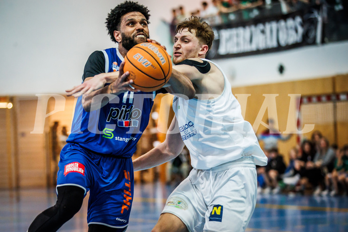 Basketball, Basketball Zweite Liga 2024/25, Viertelfinale Spiel 2, UDW Alligators, Kufstein Towers, Samme Samoro Njie Unger (11), Luis Göd (2)#
