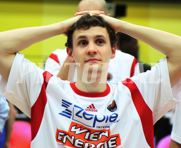 Basketball ABL 2012/13 Snickers-Playoff  Finale 5. Spiel BC Zepter Vienna vs. Redwell Gunners Oberwart,  Benedikt Danek (9)











 































