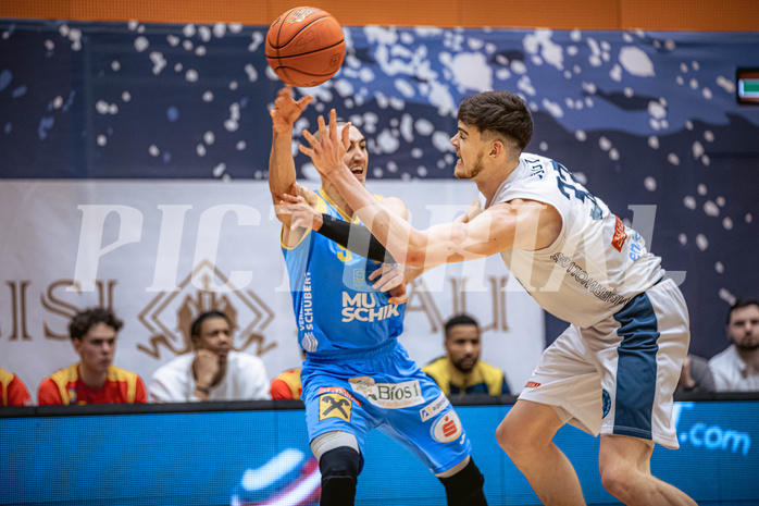 Basketball, Win2Day Superliga 2022/23, Grunddurchgang 22.Runde, Vienna Timberwolves, SKN St. Pölten Basketball, Philip Jalalpoor (5), Chris Vogt (33)