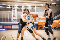Basketball, Win2Day Basketball Damen Superliga 2022/23, Grunddurchgang 13.Runde, Vienna Timberwolves, Basket Flames, Iva Ilic (10), Lara Brunner (14)