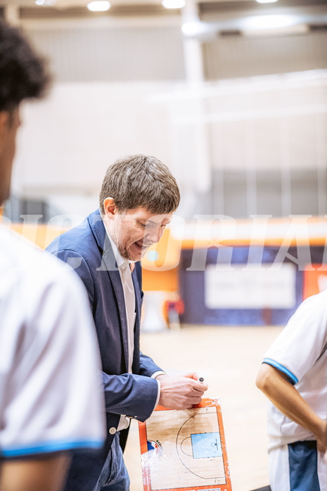 Basketball, Win2Day Superliga 2022/23, Grunddurchgang 22.Runde, Vienna Timberwolves, SKN St. Pölten Basketball, Hubert Schmidt (Head Coach)