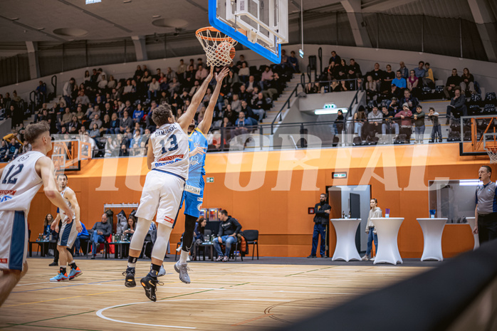 Basketball, Win2Day Superliga 2022/23, Grunddurchgang 22.Runde, Vienna Timberwolves, SKN St. Pölten Basketball, Akkan Atasoy (23), Luka Damjanac (13)