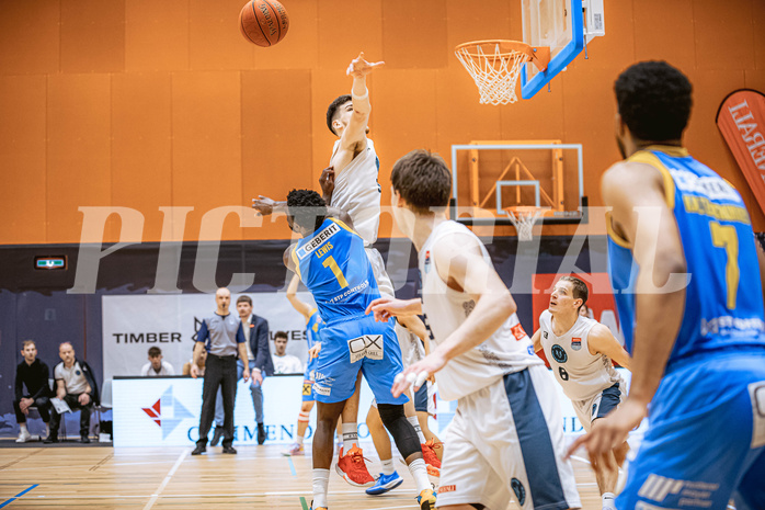 Basketball, Win2Day Superliga 2022/23, Grunddurchgang 22.Runde, Vienna Timberwolves, SKN St. Pölten Basketball, Kelvin Lewis (1), Chris Vogt (33)