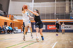 Basketball, Win2Day Basketball Damen Superliga 2022/23, Grunddurchgang 13.Runde, Vienna Timberwolves, Basket Flames, Charlotte Schomburg (13), LouLou Kenens (7)