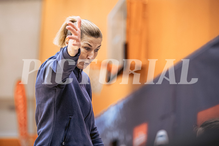 Basketball, Win2Day Basketball Damen Superliga 2022/23, Grunddurchgang 13.Runde, Vienna Timberwolves, Basket Flames, Beata Renertov (Headcoach)