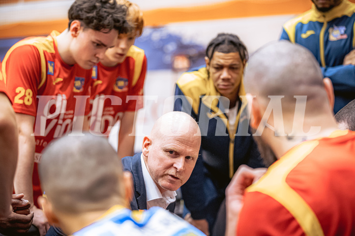 Basketball, Win2Day Superliga 2022/23, Grunddurchgang 22.Runde, Vienna Timberwolves, SKN St. Pölten Basketball, Mike Coffin (Head Coach)